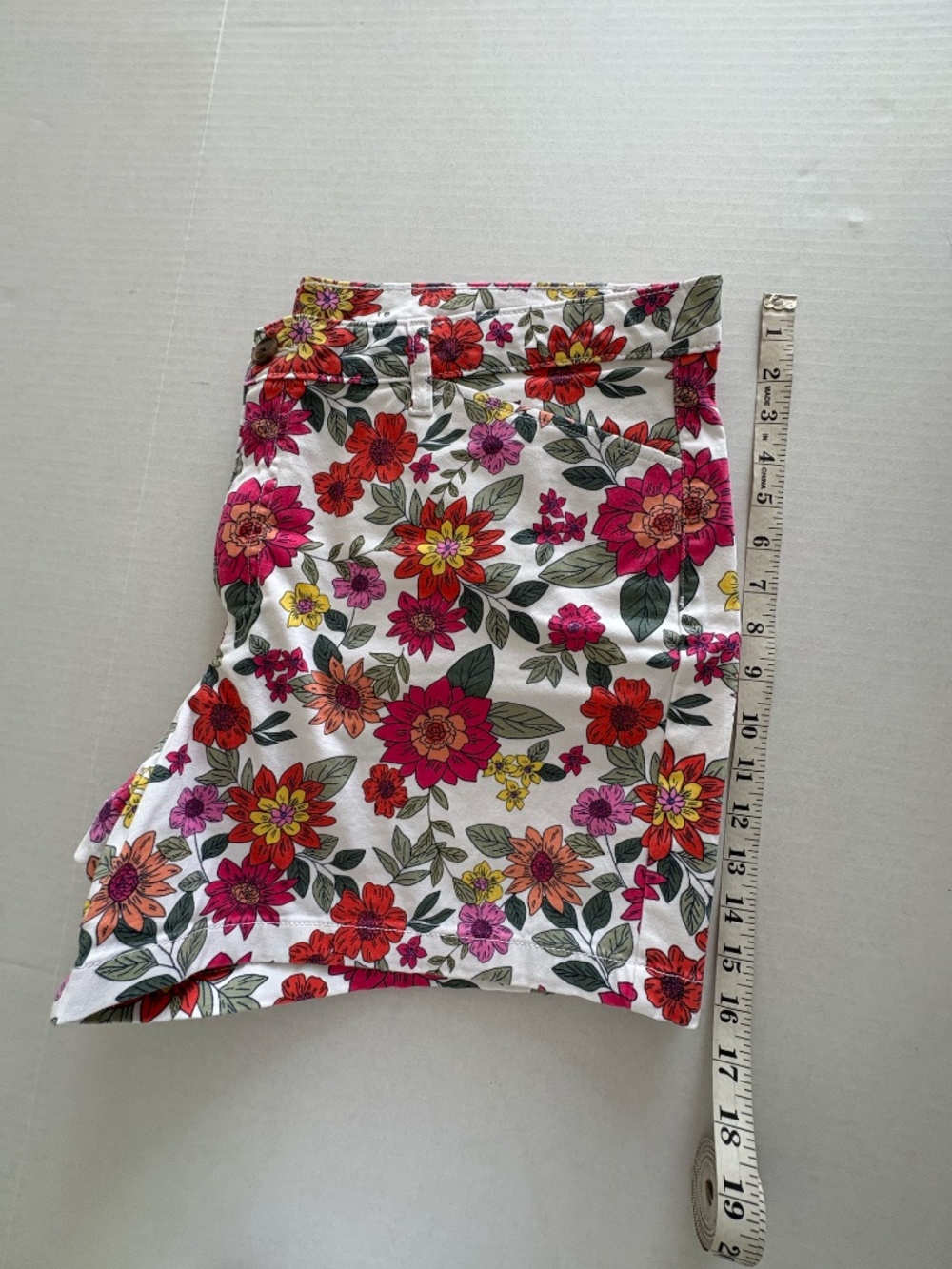 St.John"s Bay Floral Pattern 5" Short With Pockets - Plus Size 18. - Picture 6 of 7